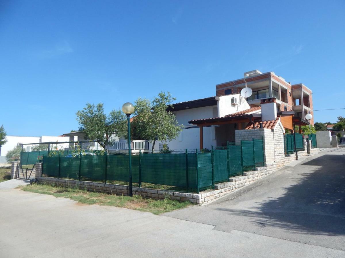 Apartman Duje Petrcane Bagian luar foto